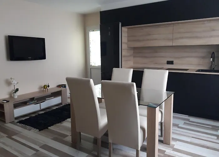 Besbello - アパート