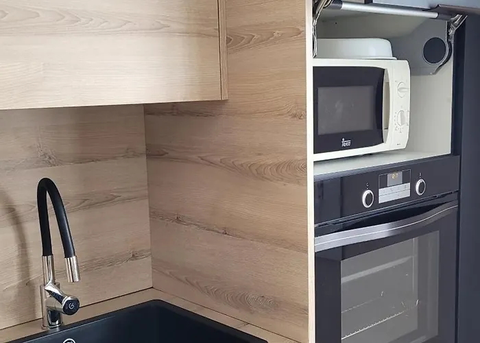 アパート Besbello - *